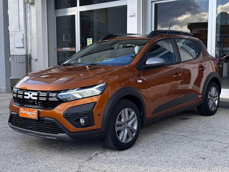 Usata Dacia Sandero 101 CV (74 kW) 2023 Bronze Berlina