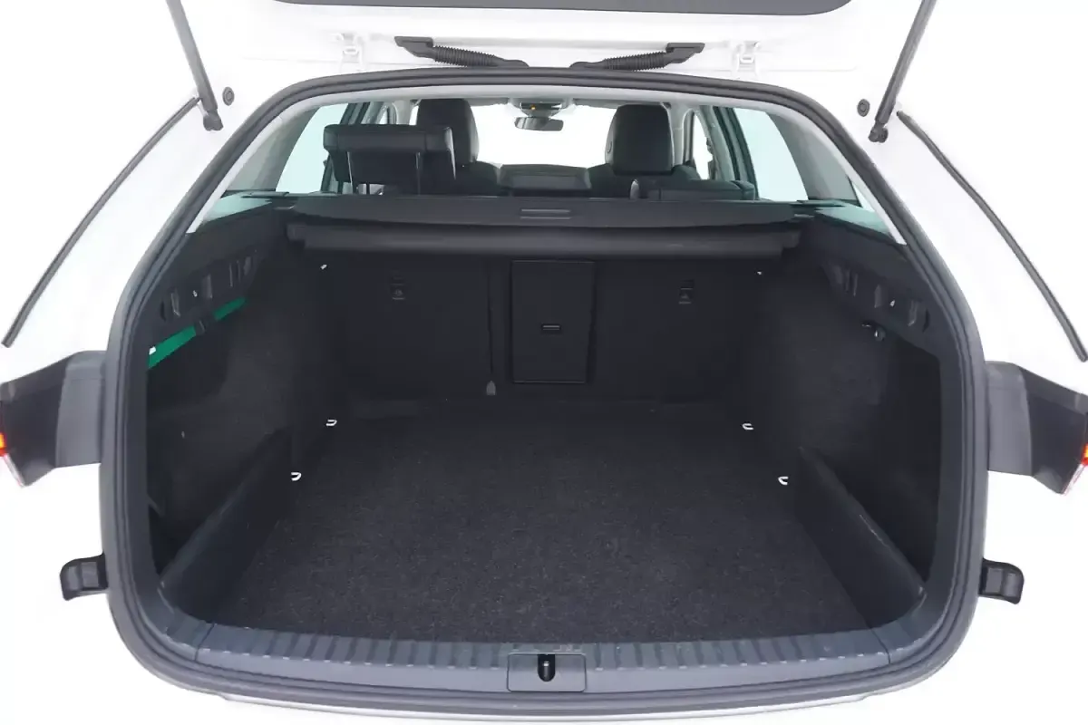 Usata Skoda Octavia Style 150 CV (110 kW) 2023 Biancobianco Station wagon