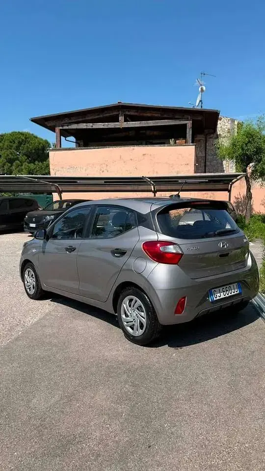 Usata Hyundai i10 Advanced Plus 67 CV (49 kW) 2022 Grigio Utilitaria