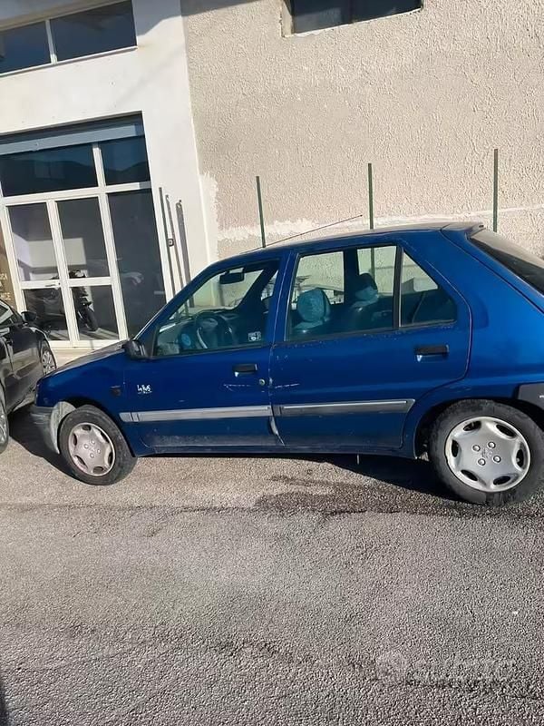 Usata Peugeot 106 50 CV (36 kW) 1997 Blu Utilitaria