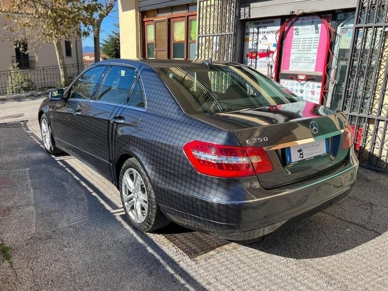 Usata Mercedes E250 204 CV (150 kW) 2011 Grigio Berlina