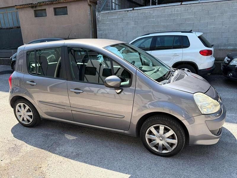 Käytetty Renault Modus 75 HP (55 kW) 2012 Harmaa Tila-auto