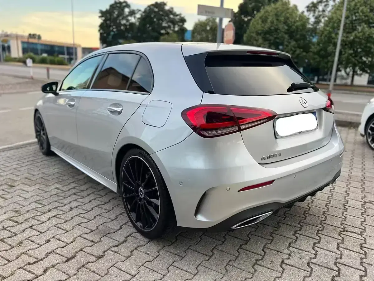 Usata Mercedes A180 Premium 116 CV (85 kW) 2019 Grigio Berlina