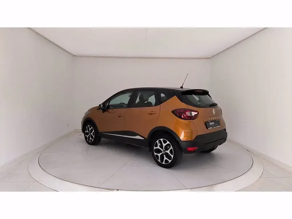 Usata Renault Captur Life 90 CV (66 kW) 2018 Arancione SUV