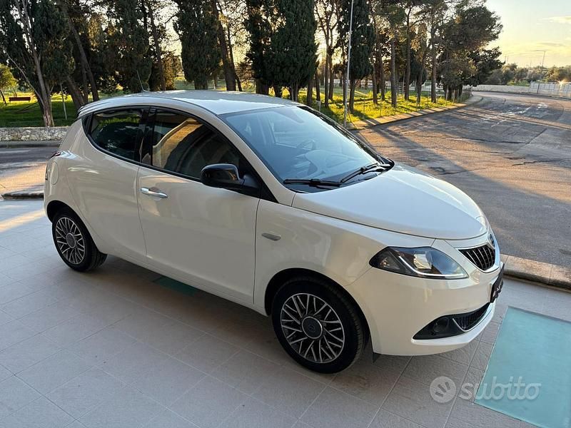 Usata Lancia Ypsilon S 69 CV (50 kW) 2023 Bianco Utilitaria