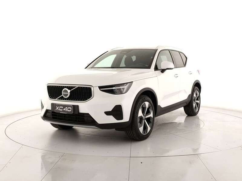 Usata Volvo XC40 Core 163 CV (119 kW) 2024 Cristal white pearl SUV