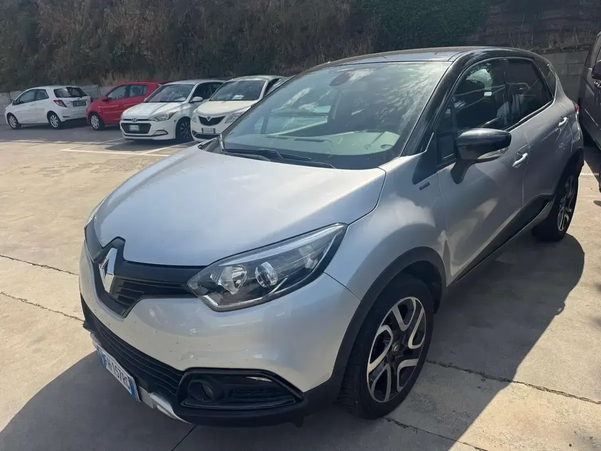 Usata Renault Captur 90 CV (66 kW) 2017 Argento SUV