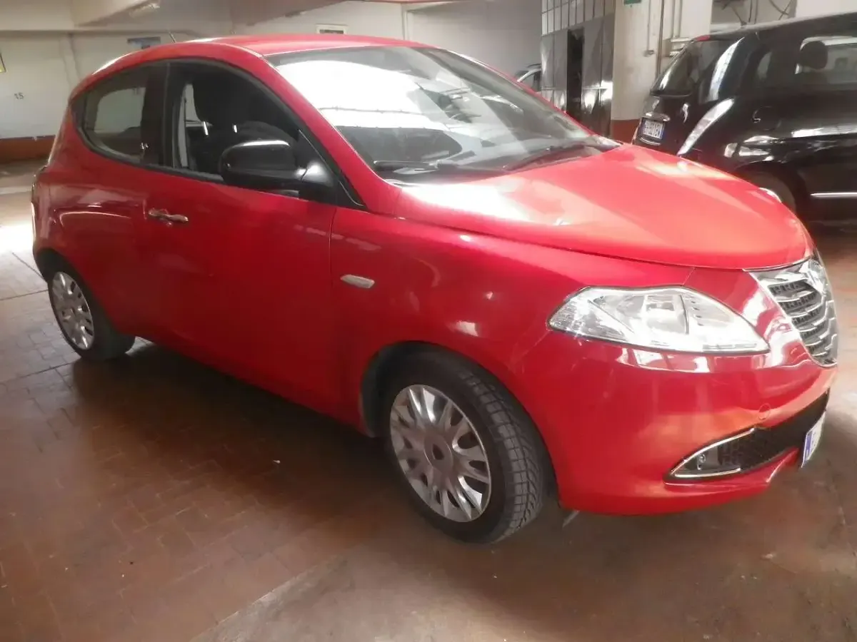Usata Lancia Ypsilon Gold 69 CV (50 kW) 2011 Rosso Utilitaria