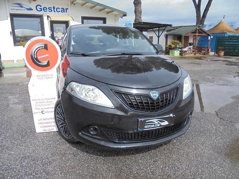 Usata Lancia Ypsilon Silver 69 CV (50 kW) 2023 Nero Utilitaria