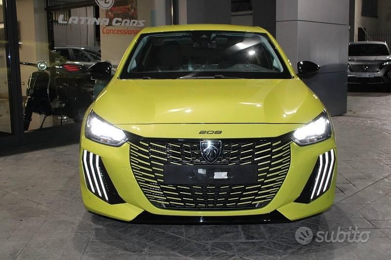 Usata Peugeot 208 Allure 101 CV (74 kW) 2024 Verde Utilitaria