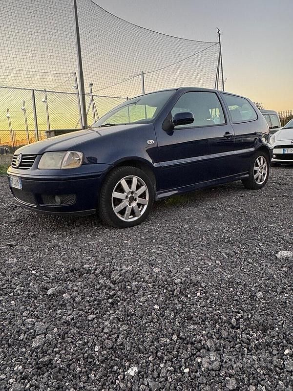 Usata VW Polo Comfortline 75 CV (55 kW) 2002 Blu Berlina
