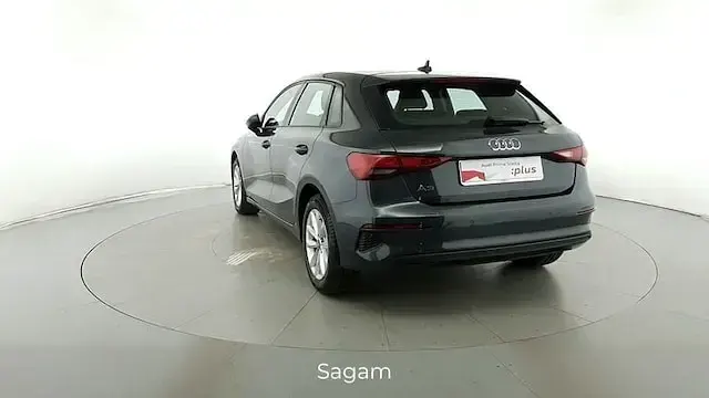 Usata Audi A3 Business 110 CV (80 kW) 2023 Grigio manhattan metallizzato Berlina