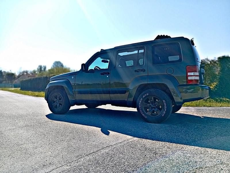Usata Jeep Cherokee 221 CV (162 kW) 2008 Verde SUV