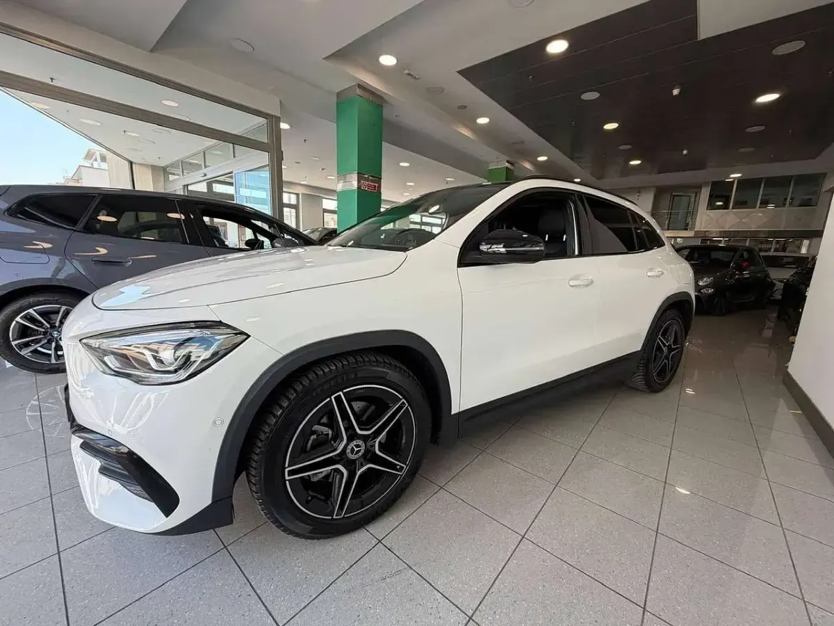 Usata Mercedes GLA200 Premium 150 CV (110 kW) 2022 Bianco SUV