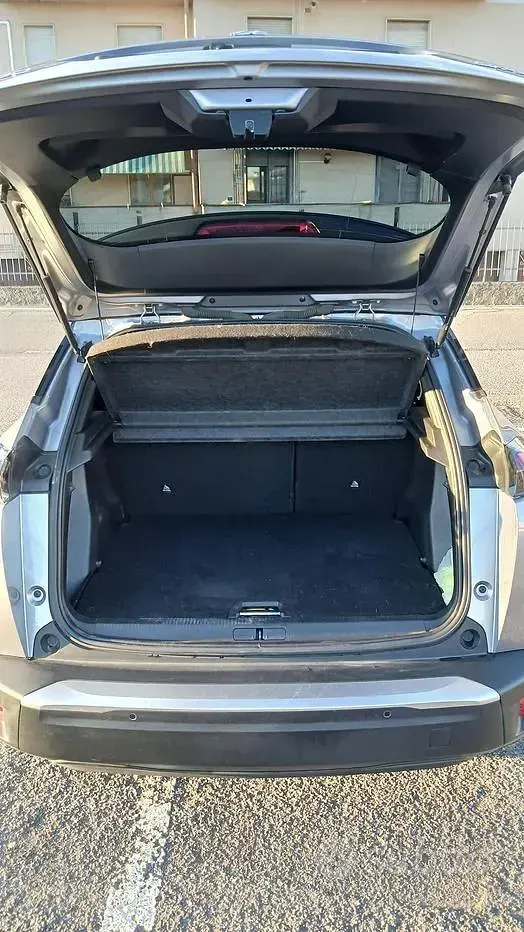 Usata Peugeot e-2008 56 kW (77 CV) 2021 Grigio SUV