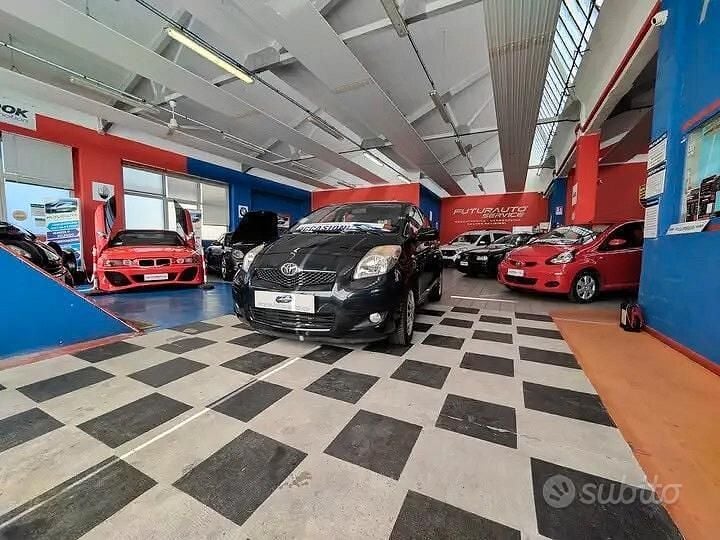 Usata Toyota Yaris Sol 101 CV (74 kW) 2011 Nero Utilitaria