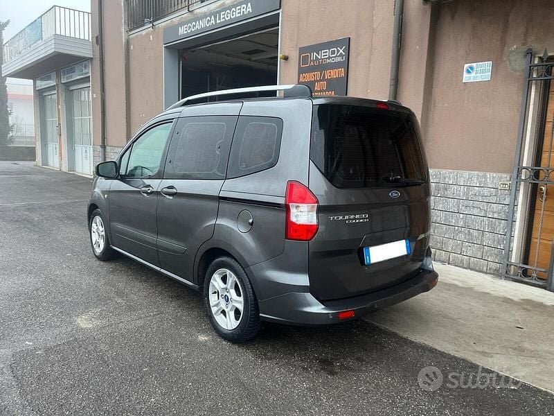 Usata Ford Tourneo Courier 101 CV (74 kW) 2019 Grigio Monovolume