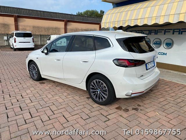 Usata BMW 225 Active Tourer Luxury Line 136 CV (100 kW) 2023 Bianco Monovolume