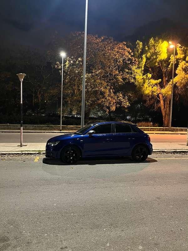 Usata Audi A1 Sportback Ambition 90 CV (66 kW) 2012 Blu/azzurro Utilitaria