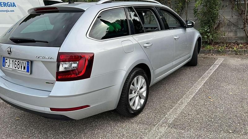 Usado Skoda Octavia G-TEC Ambition 110 CV (80 kW) 2017 Familiar