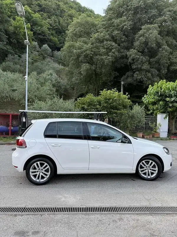 Usata VW Golf VI Highline 122 CV (89 kW) 2010 Bianco Utilitaria