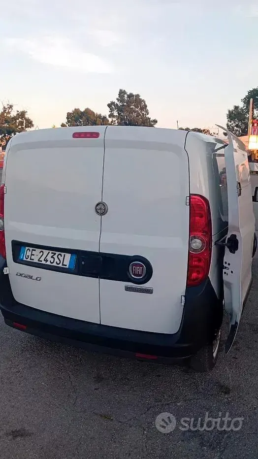 Usata Fiat Doblò 95 CV (69 kW) 2021 Bianco Monovolume