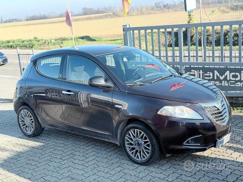 Usata Lancia Ypsilon 69 CV (50 kW) 2012 Viola Utilitaria