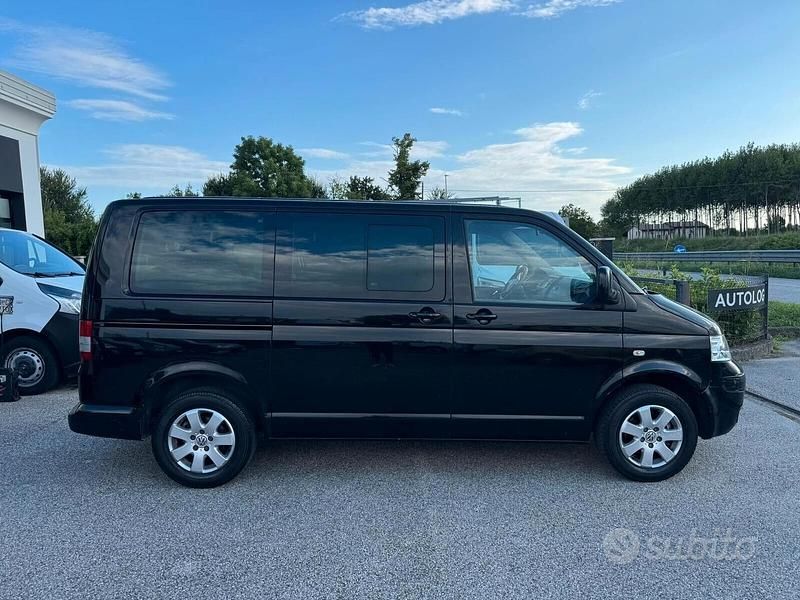 Usata VW Caravelle Comfortline 102 CV (75 kW) 2008 Nero Monovolume