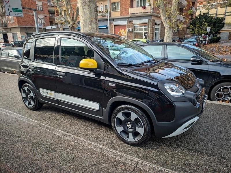 Usata Fiat Panda Cross 69 CV (50 kW) 2025 Nero Utilitaria