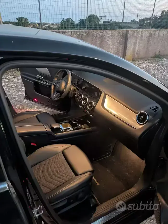 Usata Mercedes B180 116 CV (85 kW) 2020 Nero Utilitaria