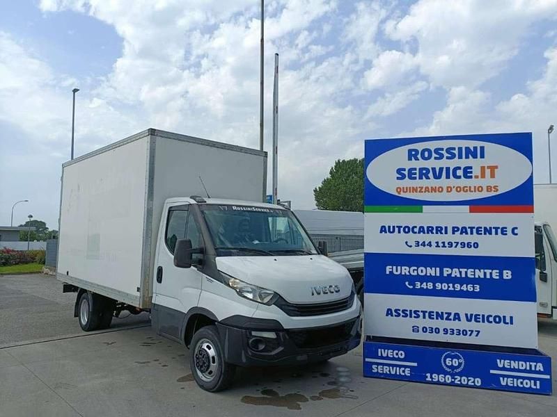 Bianco Usata 2019 Iveco Daily Furgone | 26.400 € (Cara) - Immagine 1/4