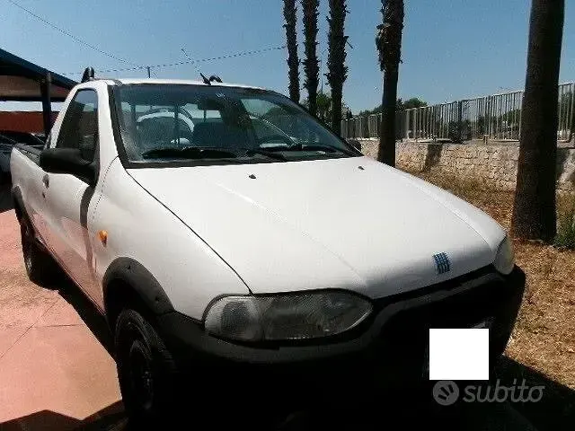 Usata Fiat Strada 63 CV (46 kW) 2002 Bianco Pick-up