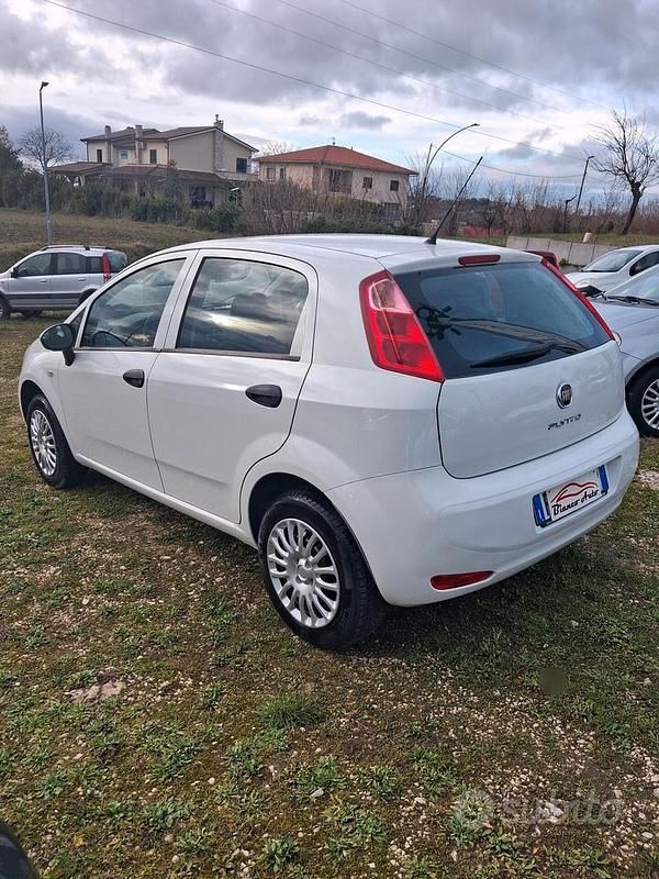 Usata Fiat Punto 77 CV (56 kW) 2016 Bianco Utilitaria