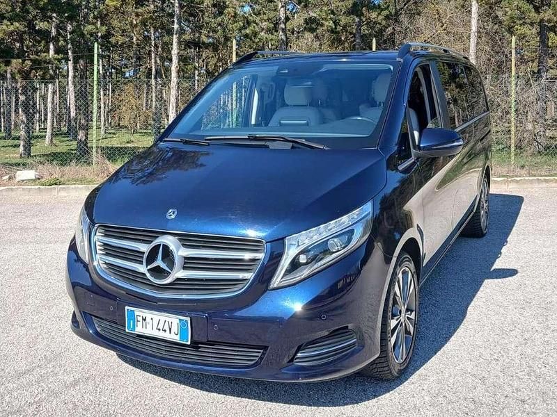 Usata Mercedes V250 Premium 190 CV (139 kW) 2018 Blu/azzurro Monovolume