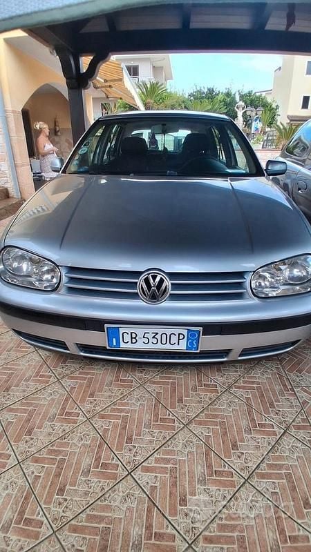 Usata VW Golf IV 101 CV (74 kW) 2002 Berlina