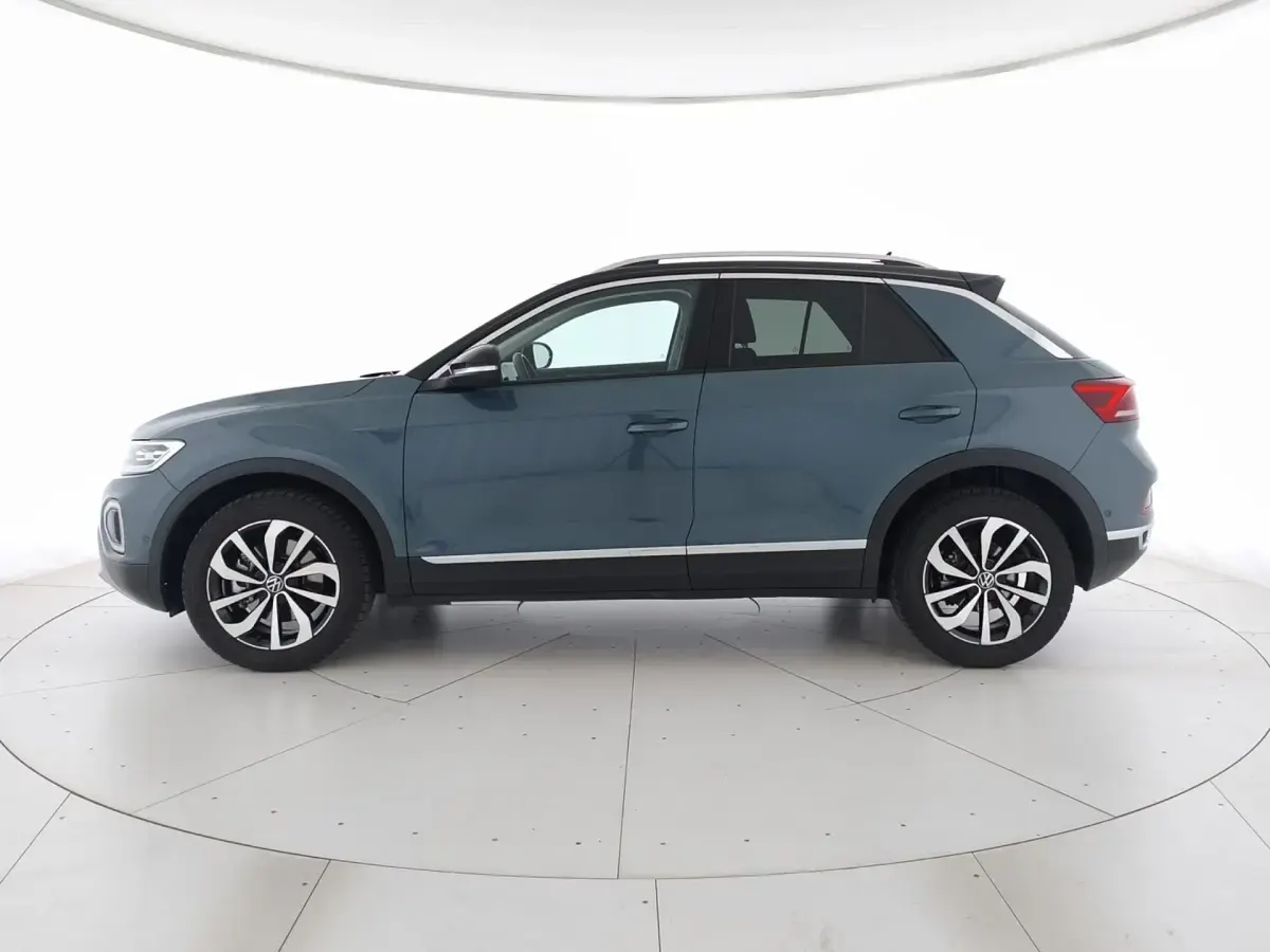 Usata VW T-Roc Style 150 CV (110 kW) 2025 Petroleum blue metallizzato nero SUV
