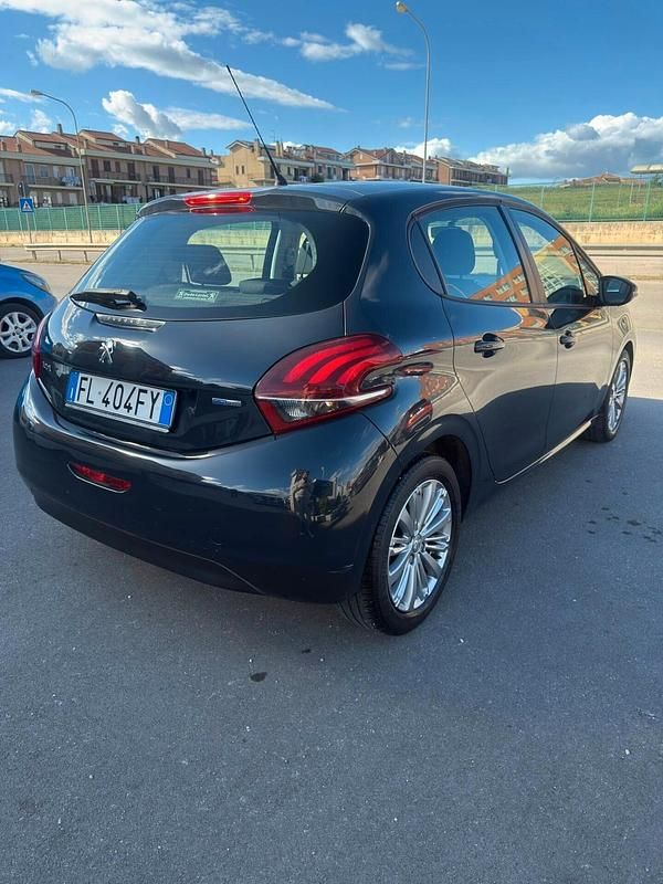 Usata Peugeot 208 Allure 81 CV (59 kW) 2017 Nero Utilitaria