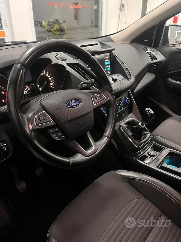 Usata Ford Kuga Titanium 120 CV (88 kW) 2017 Grigio SUV