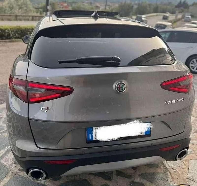 Usata Alfa Romeo Stelvio Super 209 CV (153 kW) 2018 Grigio SUV