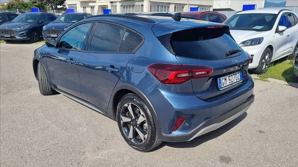 Begagnad Ford Focus Active X 125 HK (91 kW) 2023 Blå Sedan