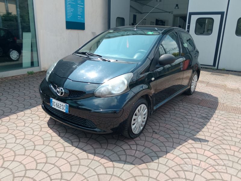 Usata Toyota Aygo 68 CV (50 kW) 2007 Nero Utilitaria