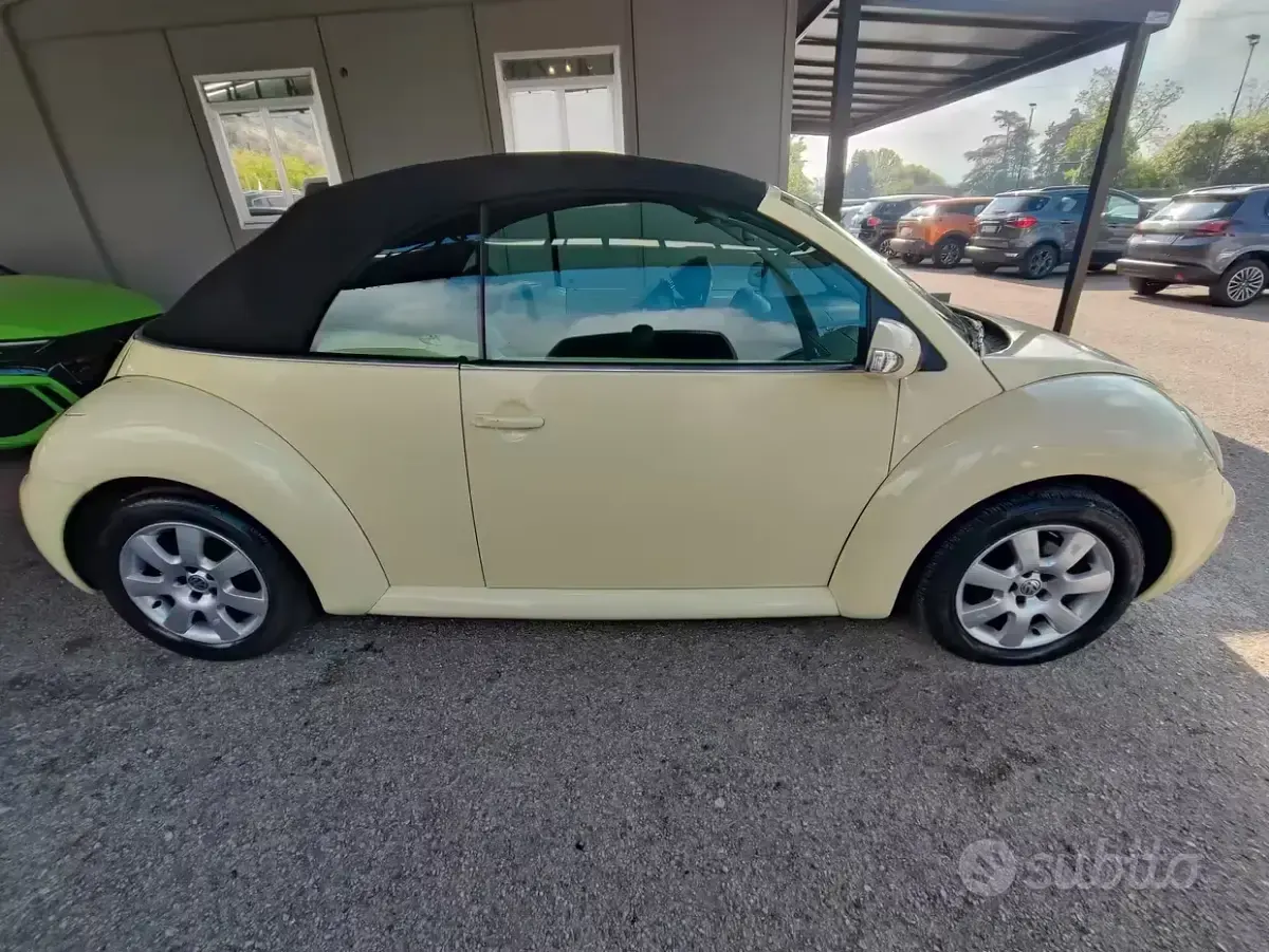 Usata VW New Beetle 101 CV (74 kW) 2004 Giallo Utilitaria