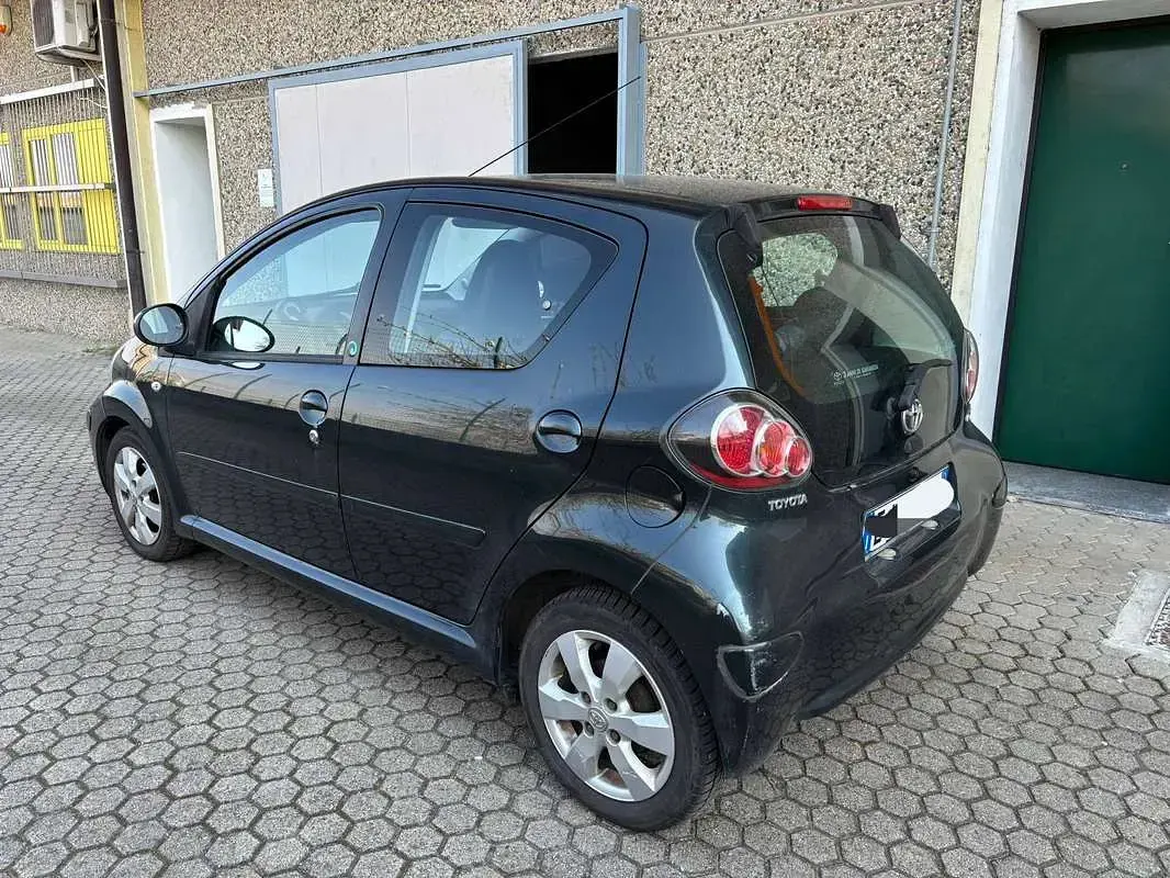 Usata Toyota Aygo Connect Style 68 CV (50 kW) 2011 Grigio Utilitaria