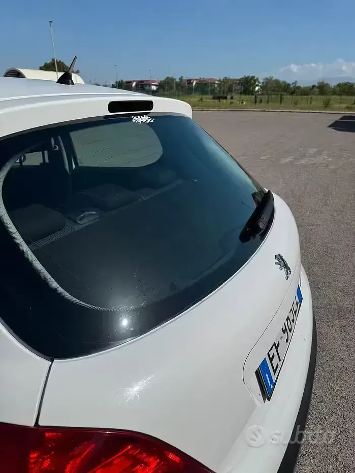 Usata Peugeot 207 73 CV (53 kW) 2011 Bianco Berlina
