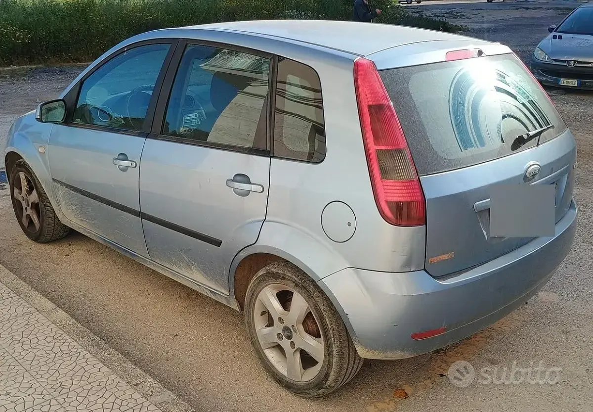 Usata Ford Fiesta 68 CV (50 kW) 2005 Utilitaria