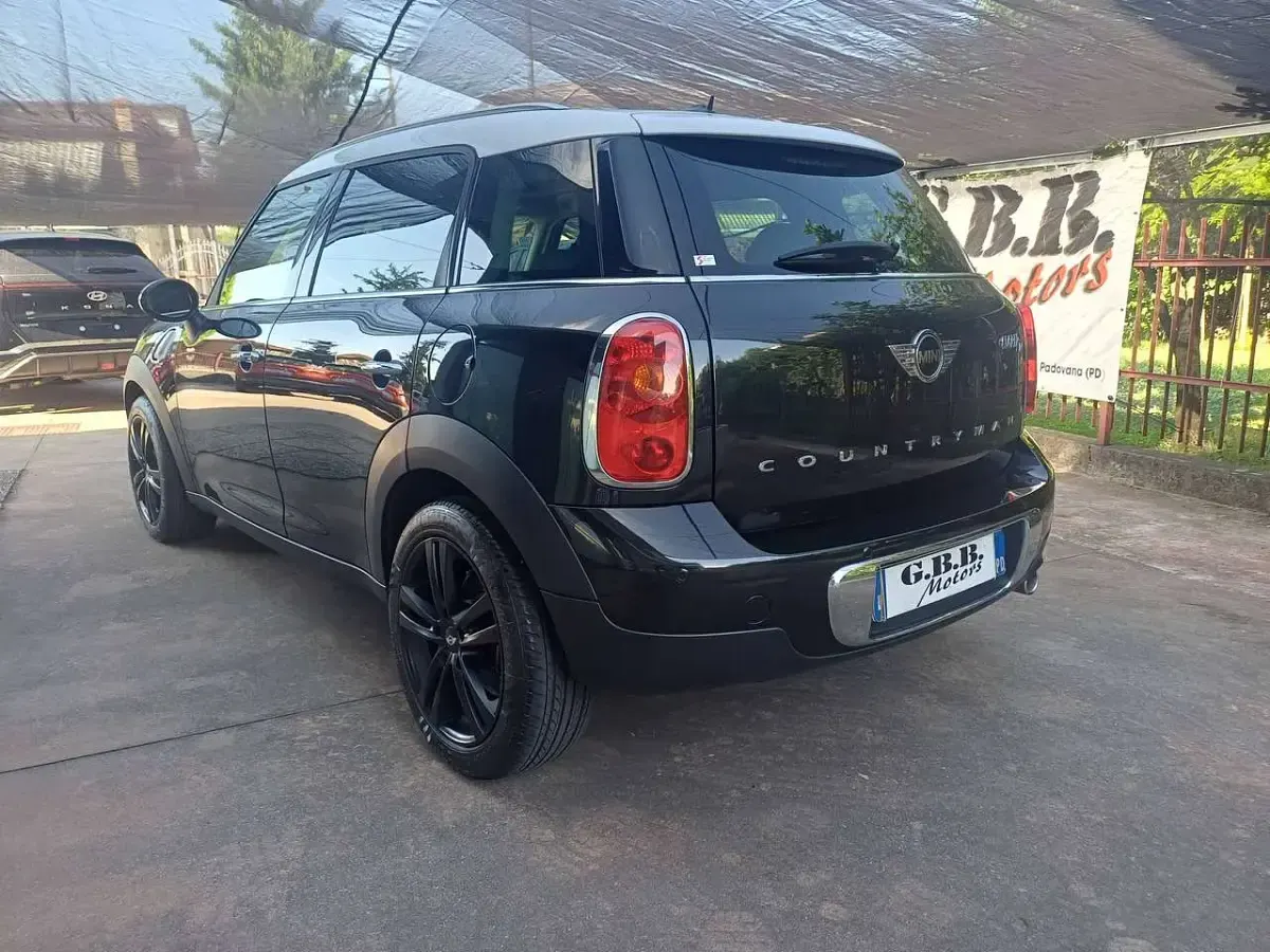 Usata Mini Cooper D Countryman 111 CV (81 kW) 2014 Nero tetto bianco SUV