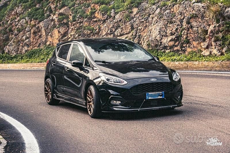 Usata Ford Fiesta 86 CV (63 kW) 2019 Nero Utilitaria
