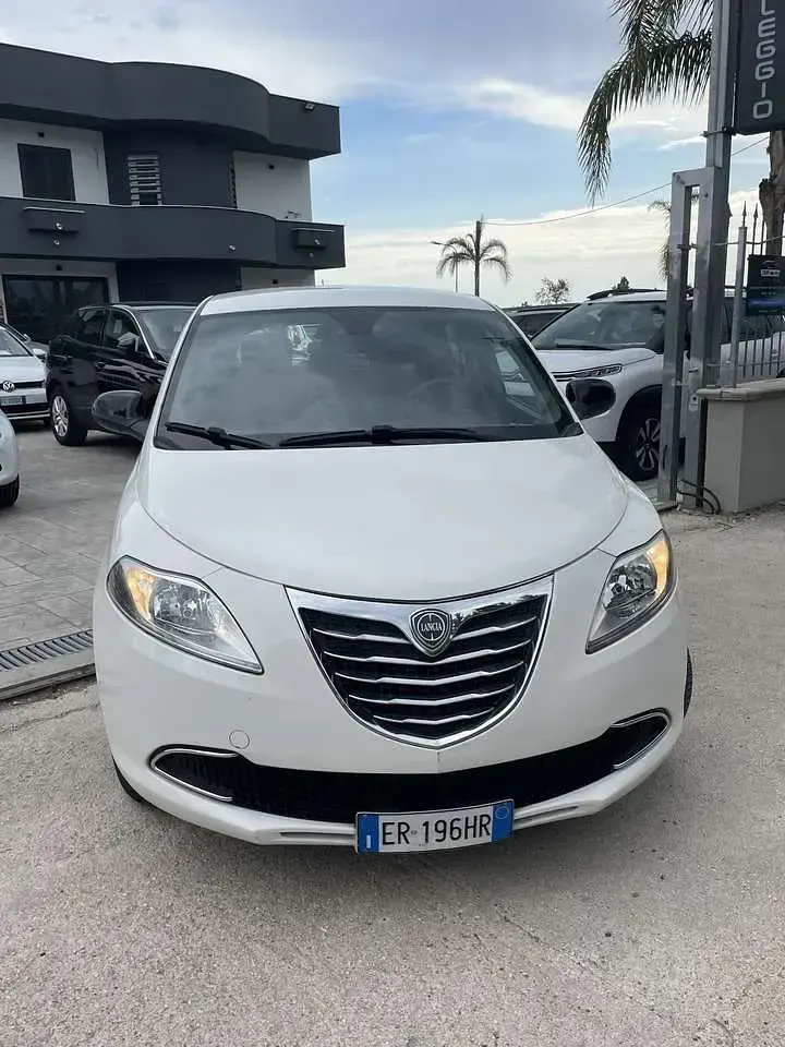 Usata Lancia Ypsilon Gold 69 CV (50 kW) 2012 Other Utilitaria