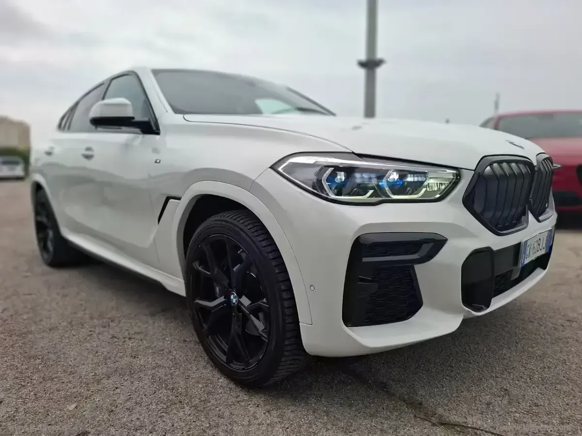Usado BMW X6 M Sport 285 HP (209 kW) 2023 Branco SUV