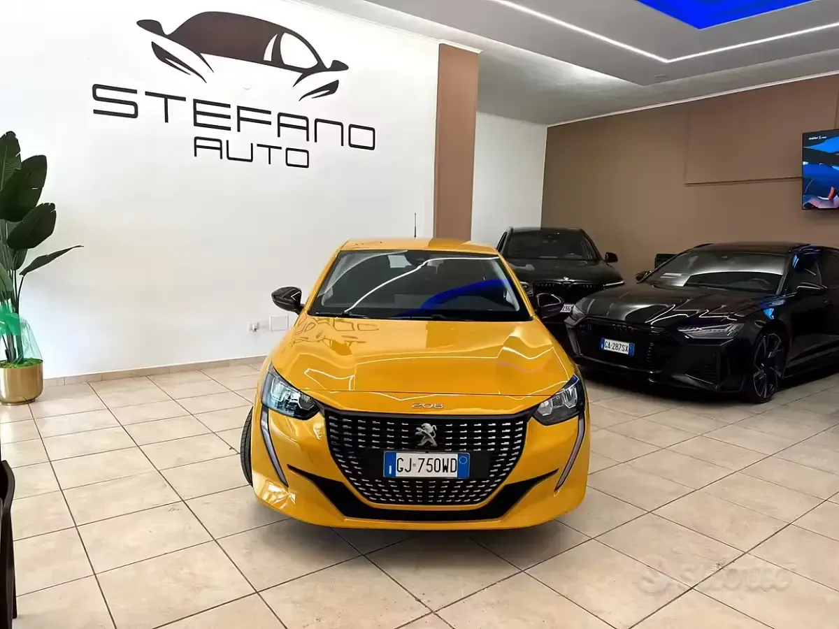 Usata Peugeot 208 Allure 101 CV (74 kW) 2022 Giallo Utilitaria